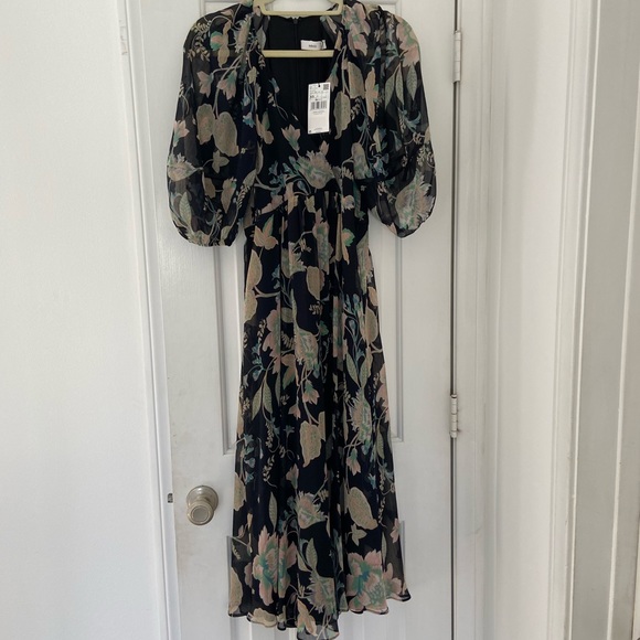 MIDI floral dress. Perfect for summer. Zips up in the back. Not worn - Picture 6 of 8